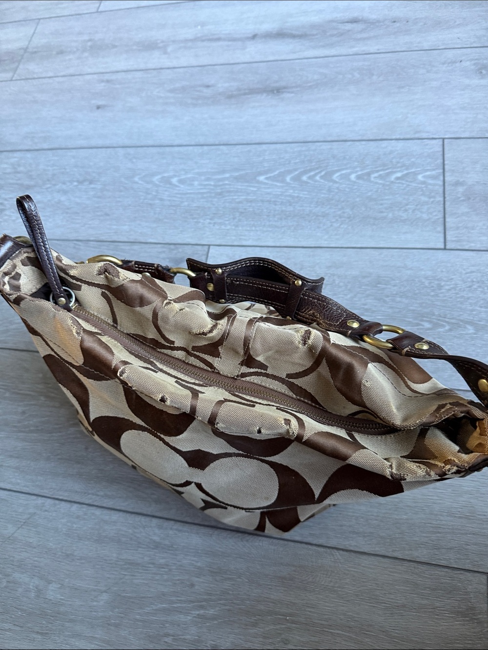 Coach Y2K vintage Beige and Brown Signature Canvas Hobo Bag - Picture 9 of 11